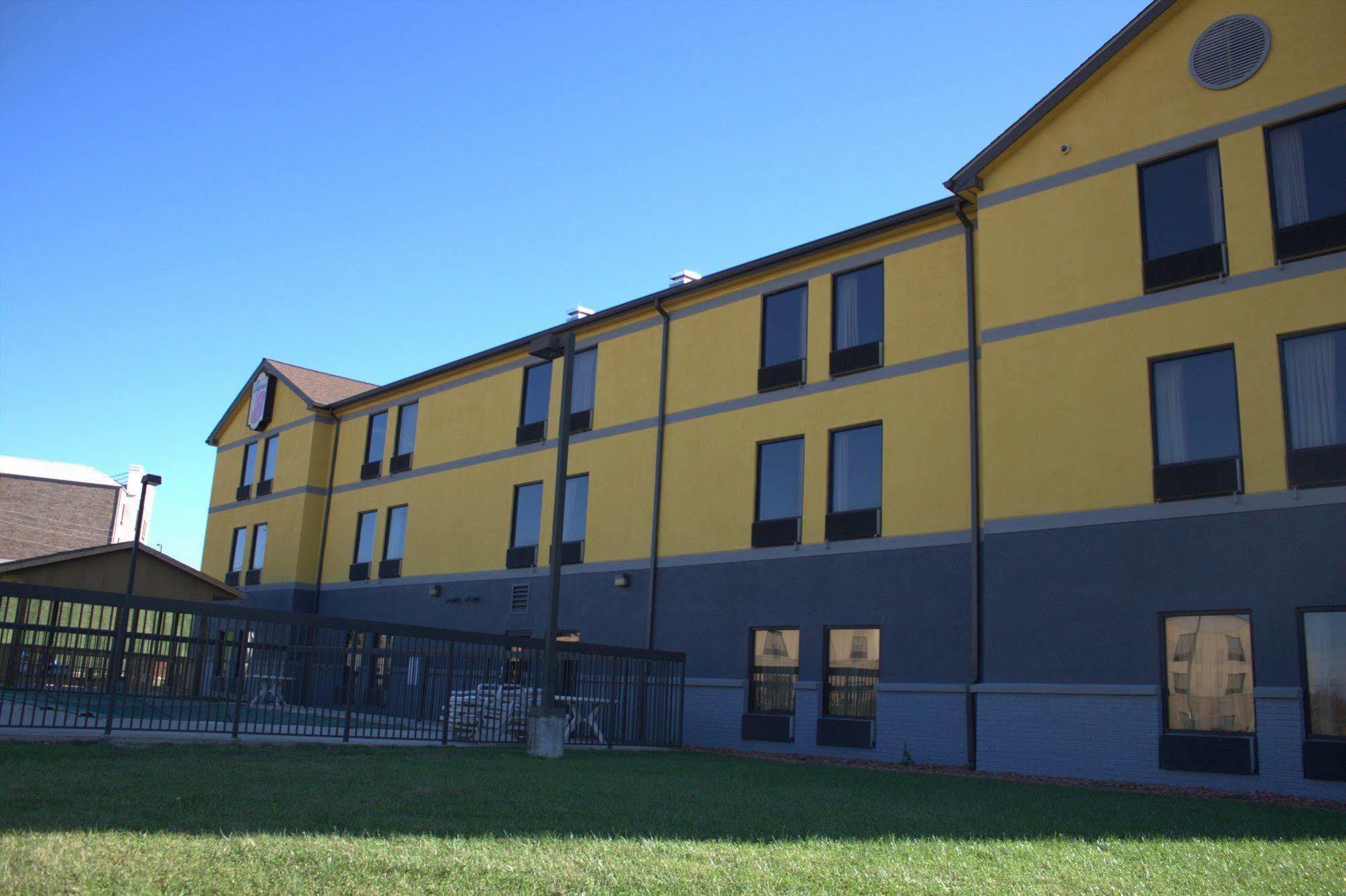 Super 8 By Wyndham Crossville Tn Buitenkant foto